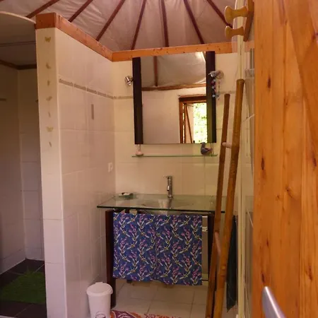 Les Yourtes D'Hotes Plouguiel Exterior photo