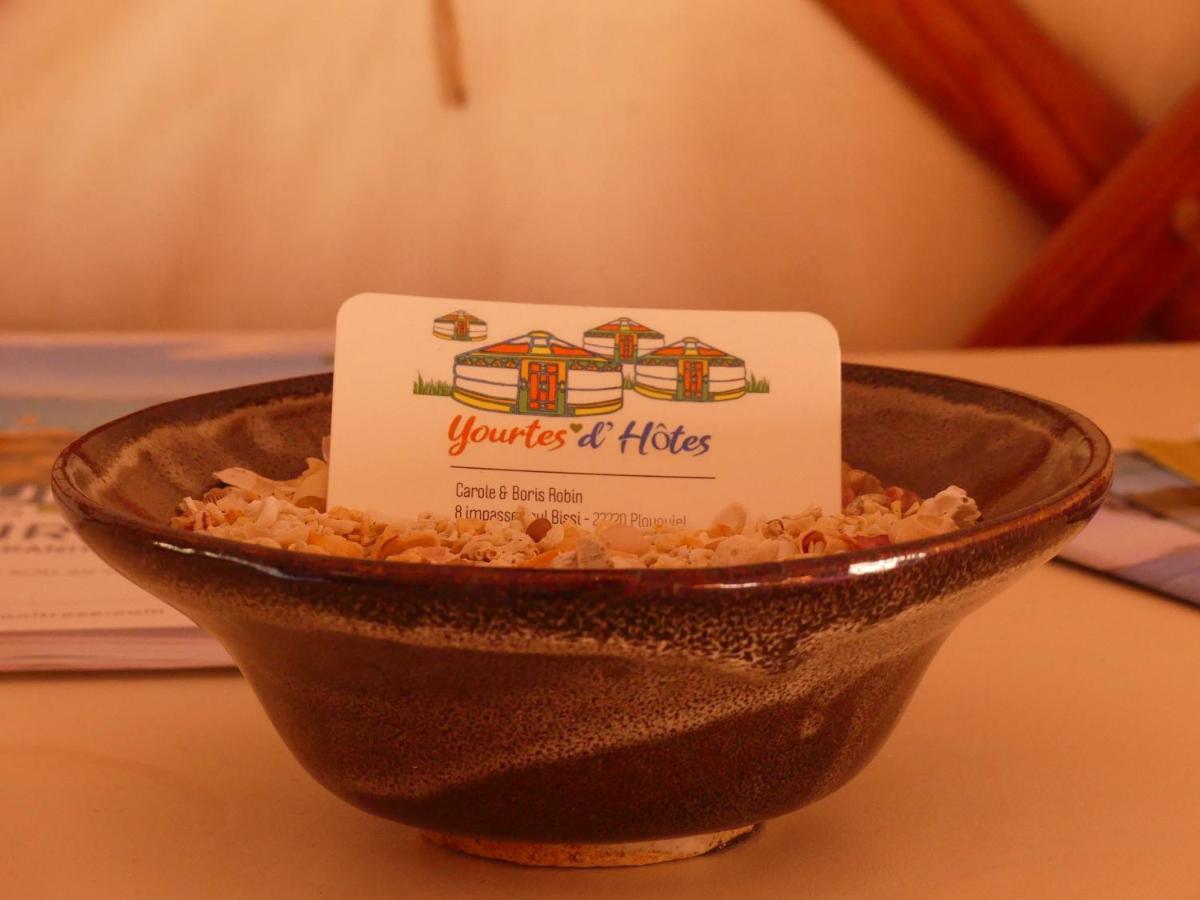 Les Yourtes D'hotes Bed & Breakfast Plouguiel